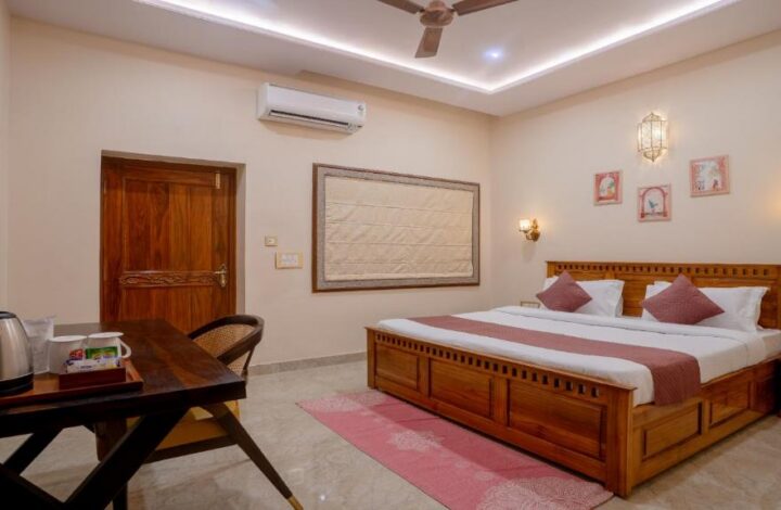 Gulabi Mahal